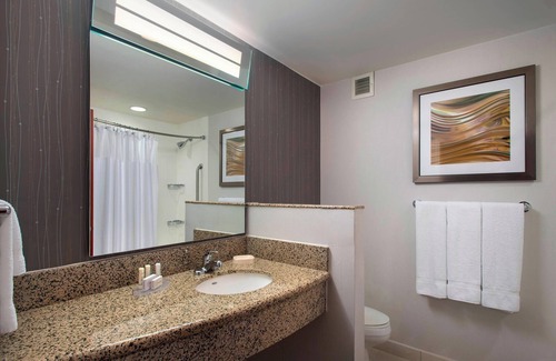 Farmingdale Hotel | Courtyard by Marriott Republic Aprt Long Island/Farmingdale