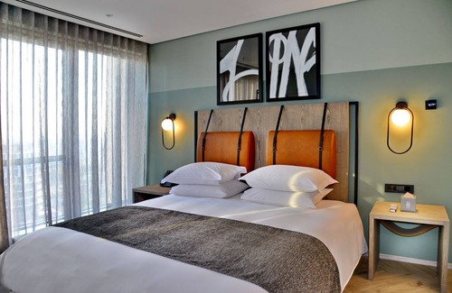 Greater Johannesburg Metropolitan Area Hotel | Courtyard Hotel Waterfall City