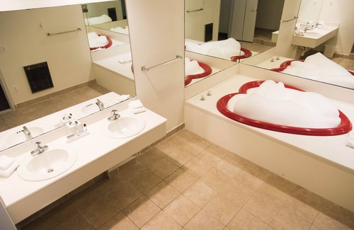 Lakeville Hotel | Cove Haven Resort