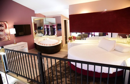 Lakeville Hotel | Cove Haven Resort