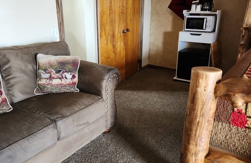 Escalante Hotel | Cowboy Country Inn - King Room
