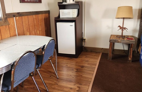 Escalante Hotel | Cowboy Country Inn - Two-room Suite