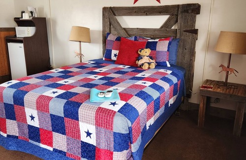 Escalante Hotel | Cowboy Country Inn - Two-room Suite