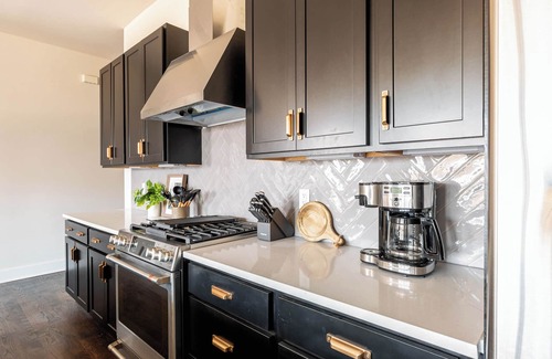 Edgehill Cottage | Cowboy Country - Private Rooftop With Hot Tub!