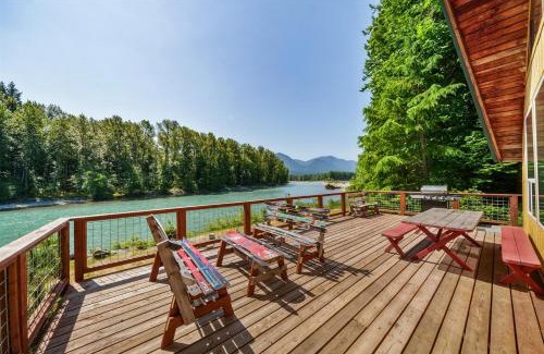 Packwood House | Cowlitz River Cabin