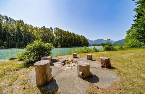 Packwood House | Cowlitz River Cabin