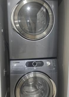 Airdrie Apartment | Cozy 1 and 2 Bedroom Guesthouse South West Airdrie