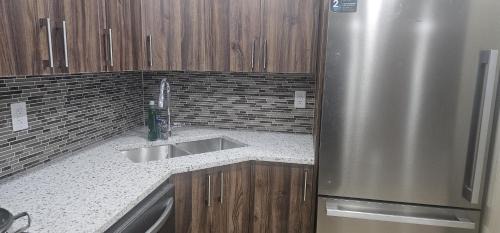 Airdrie Apartment | Cozy 1 and 2 Bedroom Guesthouse South West Airdrie