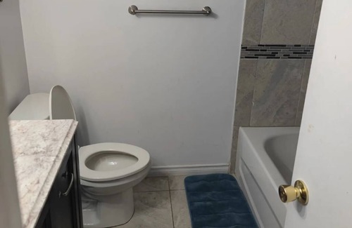 Brampton Apartment | Cozy 1-bedroom 1 bath basement with WiFi and AC in pleasant Brampton