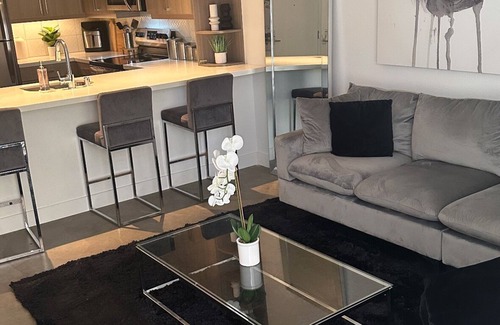 Little Tokyo Apartment | Cozy 1-bedroom apartment with AC, fitness room in downtown Los Angeles