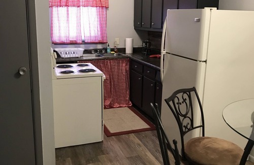 Byesville Apartment | Cozy 1 bedroom apartment ideal for long or short stays! Pet friendly w/side yard