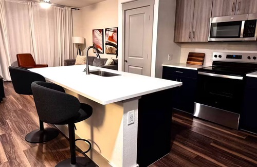 Addison Apartment | Cozy 1-bedroom apartment with fitness room and AC in charming Addison