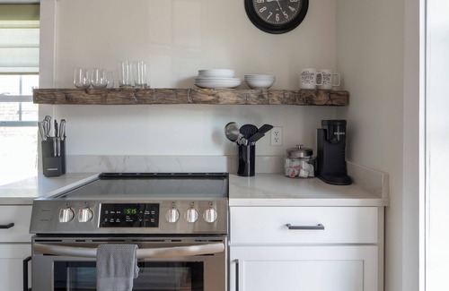 Manistee Apartment | Cozy 1+ Bedroom Haven with Charm and is a block from downtown!