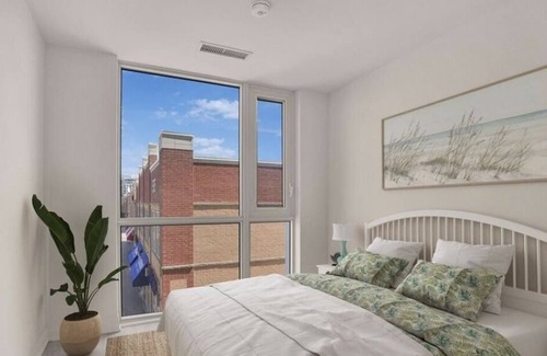 Oakville Condo | Cozy 1 bedroom plus Den with all amenities in charming Oakville