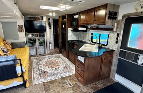 Aztec House | Cozy 1 bedroom RV, pet friendly in fantastic Aztec with Animas River access