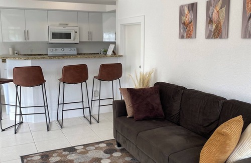 Bodden Town Apartment | Cozy 1-bedroom with WiFi and AC in charming Bodden Town