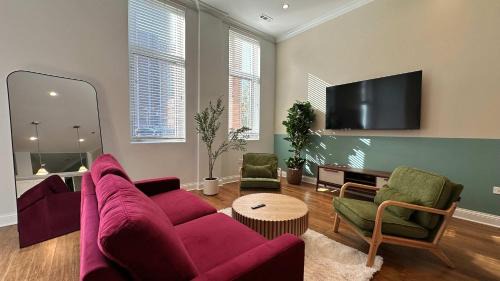 Near West Side Apartment | Cozy 1 BR 1 Parking Sleeps 4