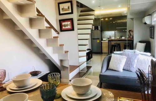 Ususan Condo | Cozy 1-BR Loft in BGC with Scenic Views, Modern Comfort & Vibrant Design