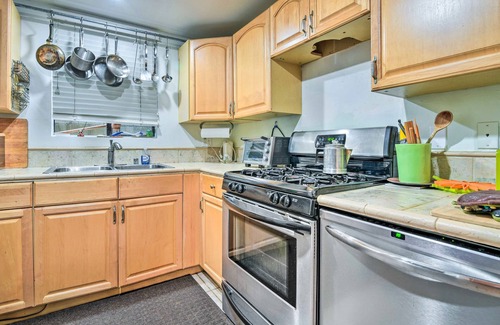Sunset Park Condo | Cozy 1 or 2 Bedroom Condo with WiFi, AC in superb Santa Monica
