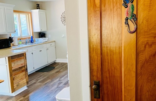 Three Lakes House | Cozy 1940s Cottage on Range Line Lake – Private Waterfront on Three Lakes Chain