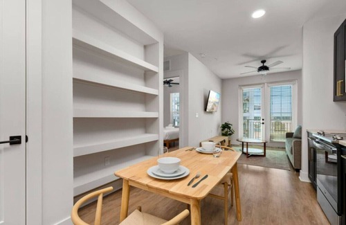 Tullamarine Apartment | Cozy 1BD – Walk to Whole Foods Midtown