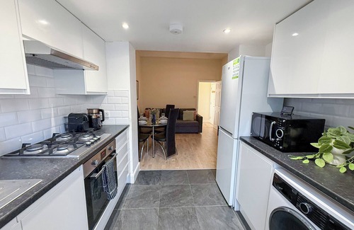 Highbury West Apartment | Cozy 1BDR flat in Finsbury Park w/Garden & Paid Parking near Highbury & Arsenal