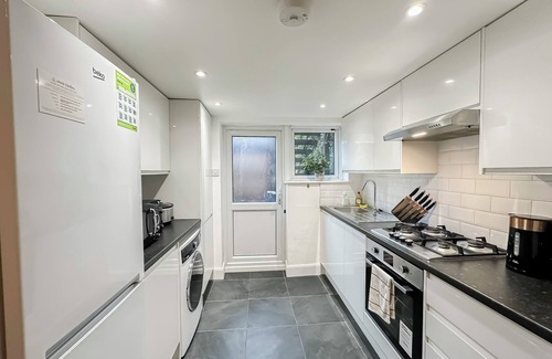 Highbury West Apartment | Cozy 1BDR flat in Finsbury Park w/Garden & Paid Parking near Highbury & Arsenal