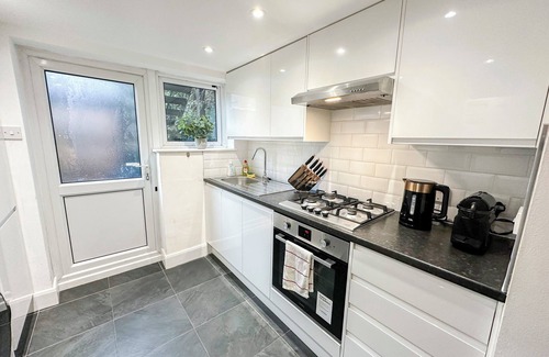 Highbury West Apartment | Cozy 1BDR flat in Finsbury Park w/Garden & Paid Parking near Highbury & Arsenal