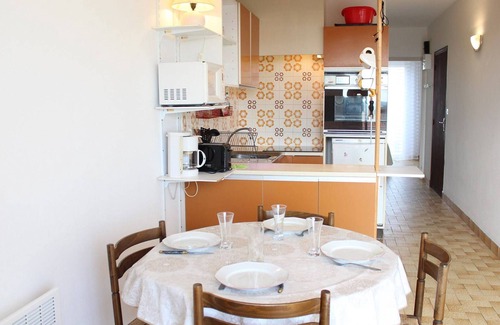 Port-la-Nouvelle Apartment | Cozy 1BR Apartment Steps from Beach with Balconies & Wi-Fi