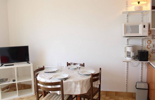 Port-la-Nouvelle Apartment | Cozy 1BR Apartment Steps from Beach with Balconies & Wi-Fi