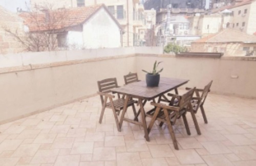 Nachlaot Apartment | Cozy 1BR Apartment with Outdoor Comfort
