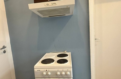 Rudolfsheim-Funfhaus Apartment | Cozy 1BR Apt with LR Vienna Location