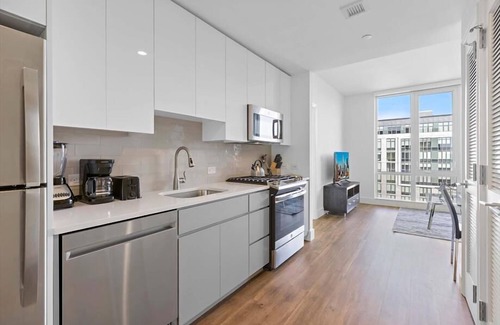 White Plains Apartment | Cozy 1BR in Downtown White Plains | Full Kitchen & Laundry