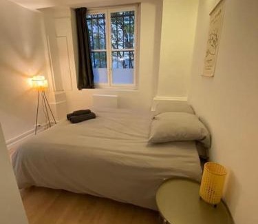 Griffon - Royale Apartment | Cozy 1BR in Lyon Center