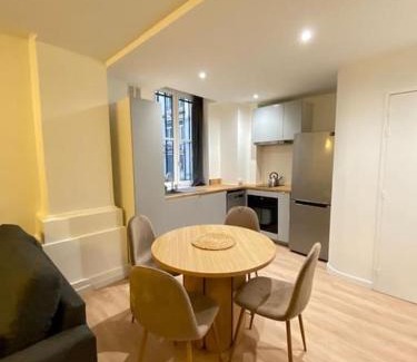 Griffon - Royale Apartment | Cozy 1BR in Lyon Center