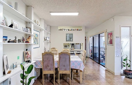 Fontainebleau House | Cozy 1BR Shared Home | Pool, Tennis & Lake Access