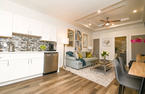 East Parkside Apartment | Cozy 2 bd 2ba in Philadelphia