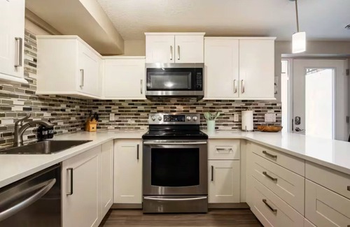 Silverado Apartment | Cozy 2 Bdrm Basement Suite in SW Calgary