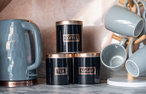 Marston Green Apartment | Cozy 2-Bed Attic | 5 Mins to BHX Airport & NEC