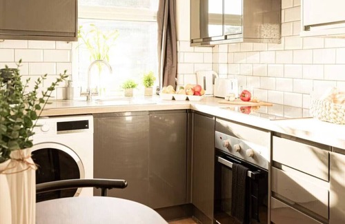 Wroxton Apartment | Cozy 2-Bed Flat in Wroxton near Abbey Gardens