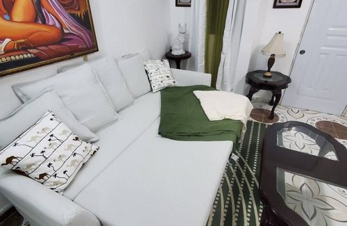 Villa Mella Apartment | Cozy 2 bedroom apt 5 min to subway | Hot water!