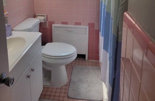 Roselawn Finance Apartment | Cozy 2 bedroom 1 bathroom apartment near kenwood mall