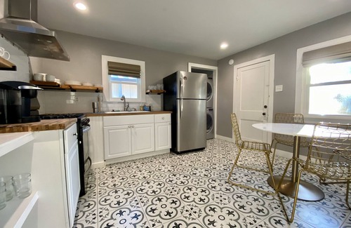 New Braunfels House | Cozy 2 bedroom—5 min walk to the river and downtown