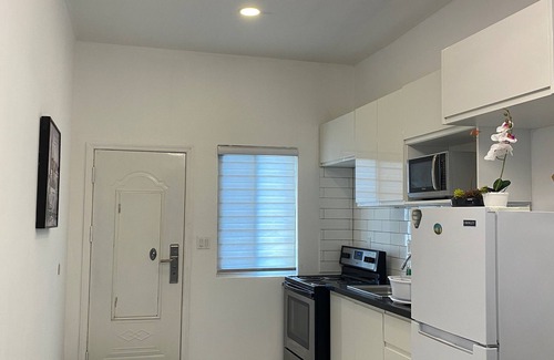 Venetian Road Settlement Apartment | Cozy 2-bedroom Apartment #1 in the Venetian Road