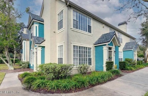 Southside Apartment | Cozy 2-bedroom apartment in amazing Jacksonville near beaches
