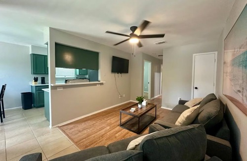 Central Arlington Apartment | Cozy 2-bedroom apartment in wonderful Arlington with WiFi, AC