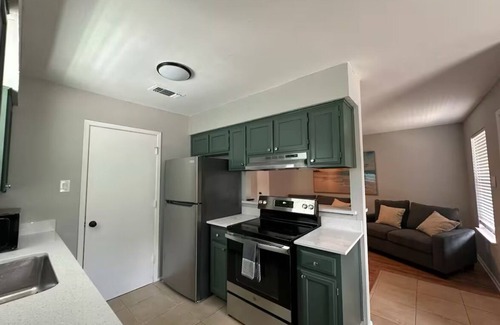 Central Arlington Apartment | Cozy 2-bedroom apartment in wonderful Arlington with WiFi, AC