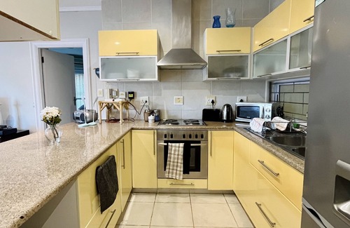 Strand Apartment | Cozy 2 bedroom apartment just 200m from the main beach in Strand