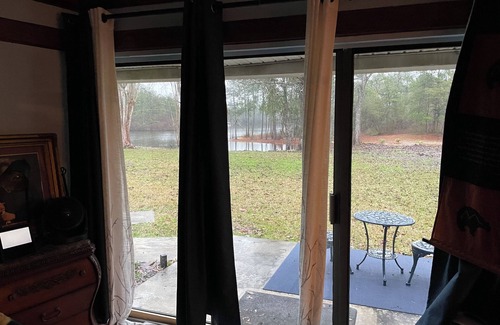 Bogalusa Apartment | Cozy 2 bedroom apt on Bateman lake.Getaway to the peace and quiet in the country