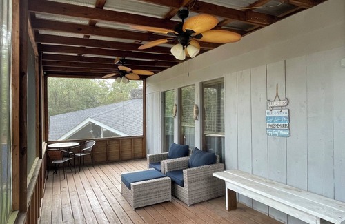 Bogalusa Apartment | Cozy 2 bedroom apt on Bateman lake.Getaway to the peace and quiet in the country